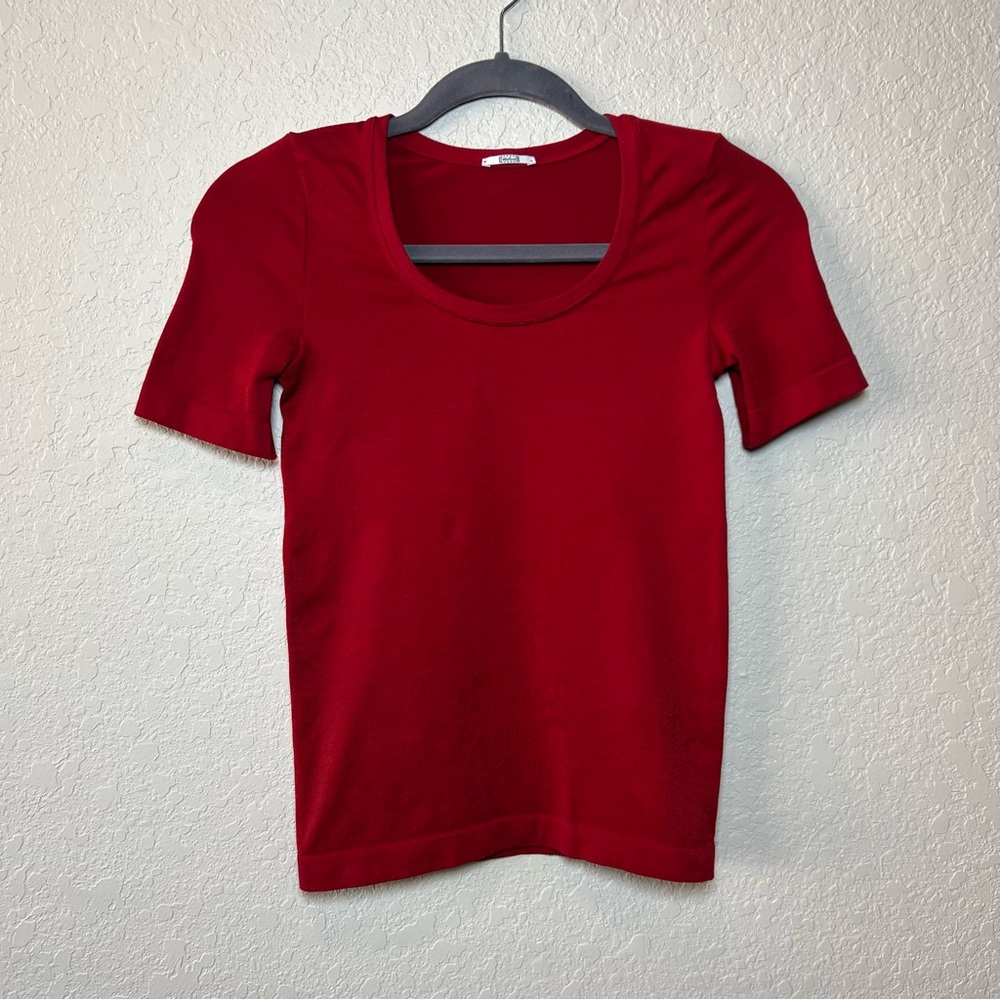 Wolford stretchy knit seamless round neck short sleeves fitted top in red XS